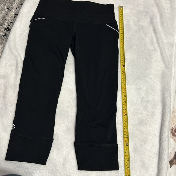 Athleta Relay black Capri cropped leggings - Picture 10 of 11